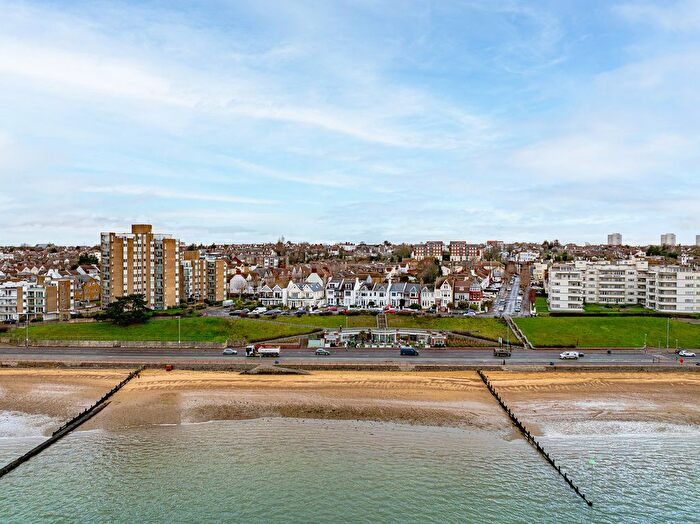 3 Bedroom Flat For Sale In Clifton Drive, Westcliff-On-Sea, SS0