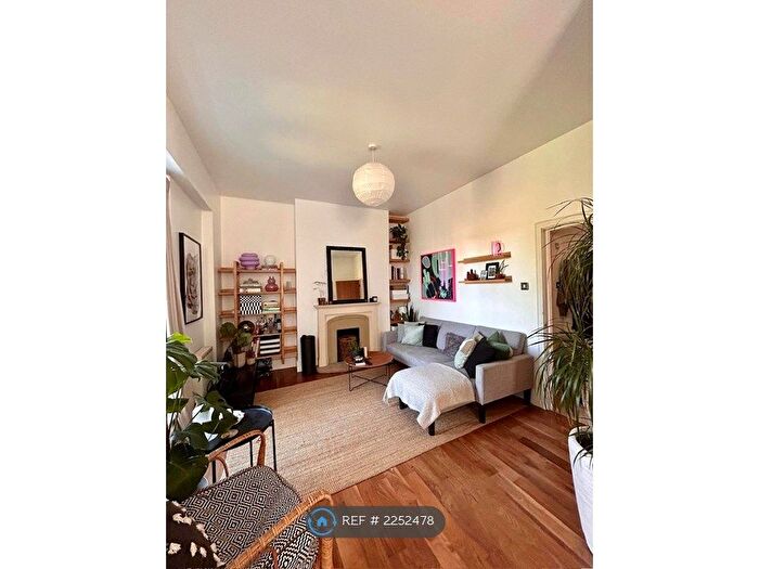 2 Bedroom Flat To Rent In London, London, N7