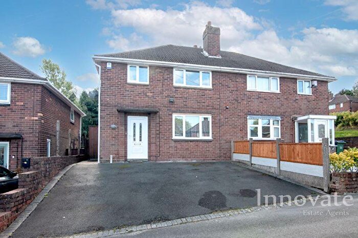 3 Bedroom Semi-Detached House For Sale In Poplar Avenue, Oldbury, B69