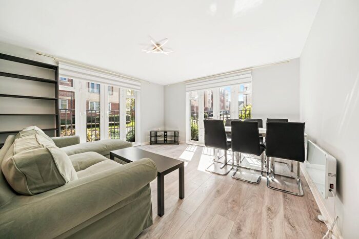 2 Bedroom Flat To Rent In Schoolgate Drive, Morden, SM4