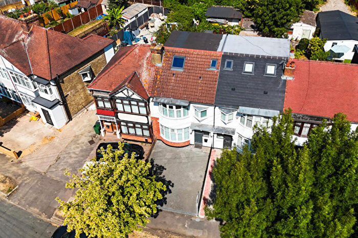 4 Bedroom End Of Terrace House To Rent In Marmion Avenue, London, E4