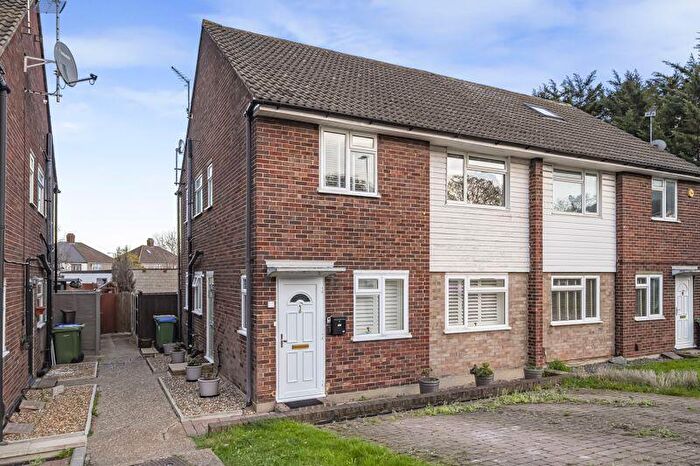 2 Bedroom Maisonette For Sale In Woodchurch Close, Sidcup, DA14