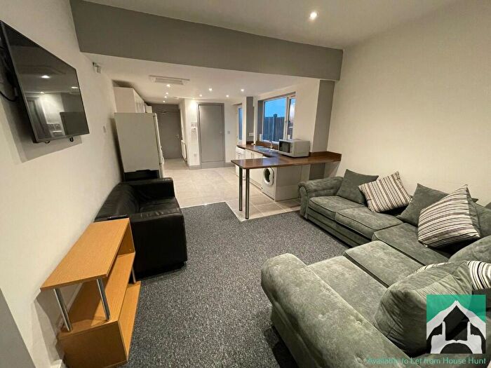 6 Bedroom Terraced House To Rent In Tiverton Road, Birmingham, B29