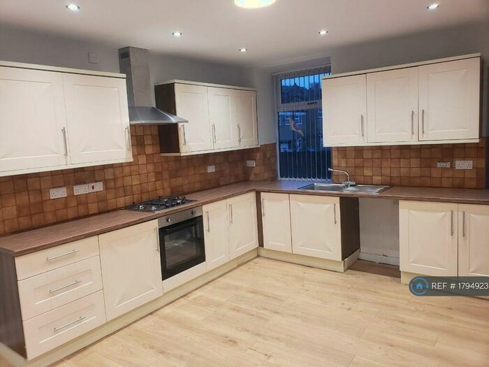 3 Bedroom End Of Terrace House To Rent In Todmorden Road, Bacup, OL13