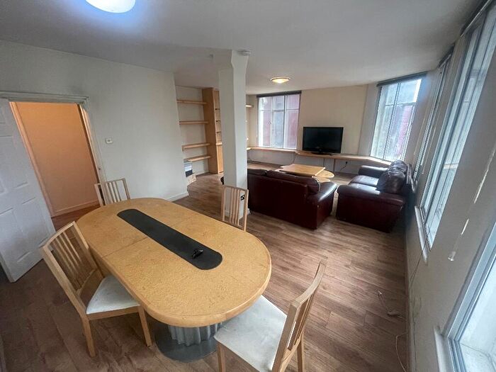 3 Bedroom Apartment To Rent In Oxford Road, Manchester, Greater Manchester, M1