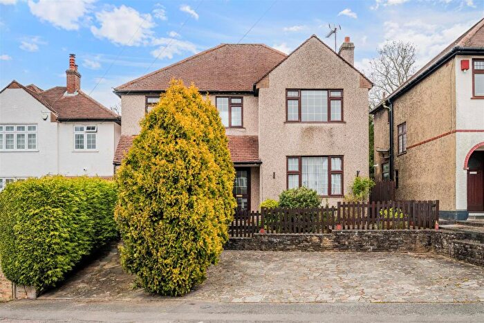 4 Bedroom Detached House For Sale In Ashurst Road, Tadworth, KT20