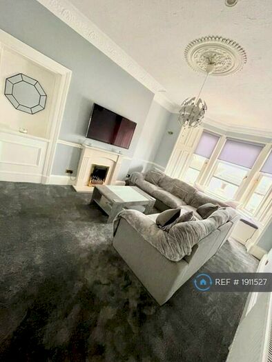 2 Bedroom Flat To Rent In St. Johns Road, Gourock, PA19