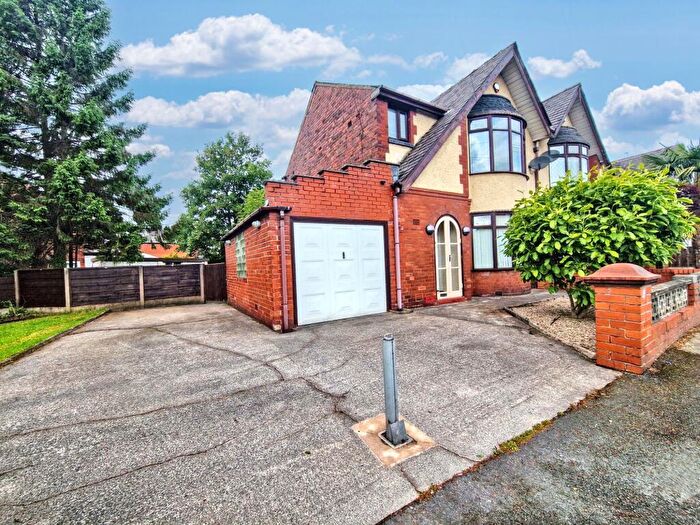 3 Bedroom Semi-Detached House To Rent In Highfield Road, Prestwich, M25