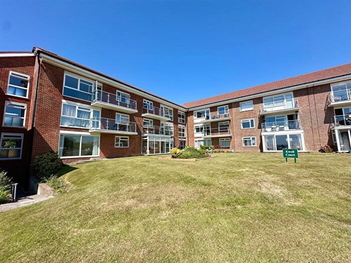 2 Bedroom Flat For Sale In Sutton Place, Bexhill-On-Sea, TN40