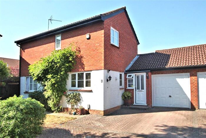 3 Bedroom Detached House For Sale In Watermead, Woking, Surrey, GU21