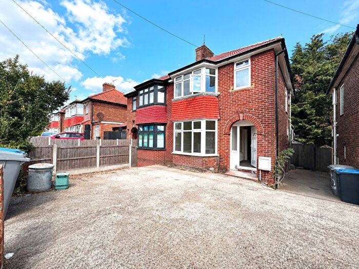 4 Bedroom Semi Detached House To Rent In Rydal Gardens, London, NW9