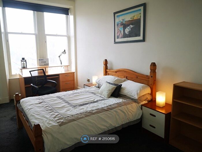 2 Bedroom Flat To Rent In Maxwellton Street, Paisley, PA1