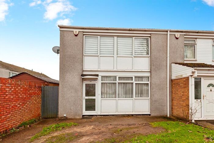 3 Bedroom End Of Terrace House For Sale In Borderside, Slough, SL2