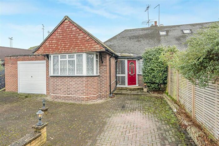 2 Bedroom Bungalow For Sale In Fortescue Road, KT13