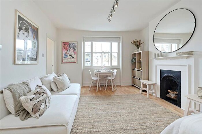 Studio To Rent In Nottingham Place, Marylebone, W1U