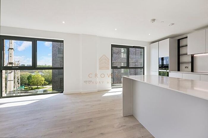 3 Bedroom Flat To Rent In Azure Apartments, Woodberry Down, N4