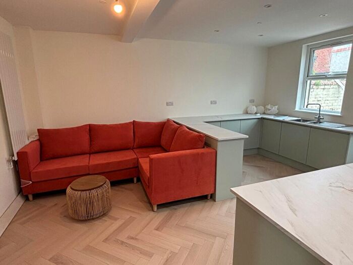 8 Bedroom House To Rent In Benjamin Road, LL13