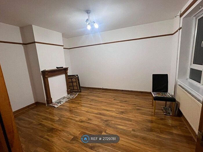 3 Bedroom End Terrace House To Rent In Ives Road, Slough, SL3