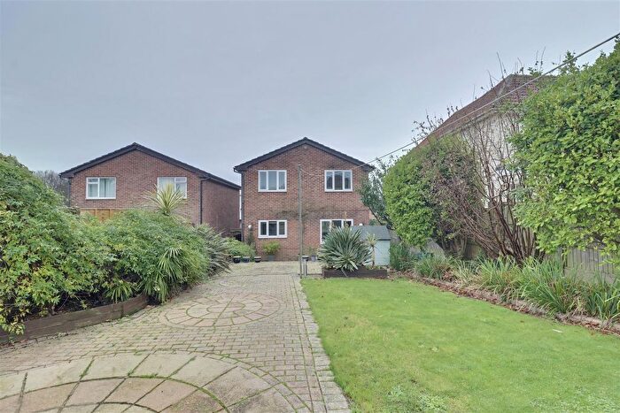 4 Bedroom Detached House For Sale In Gudge Heath Lane, Fareham, PO15