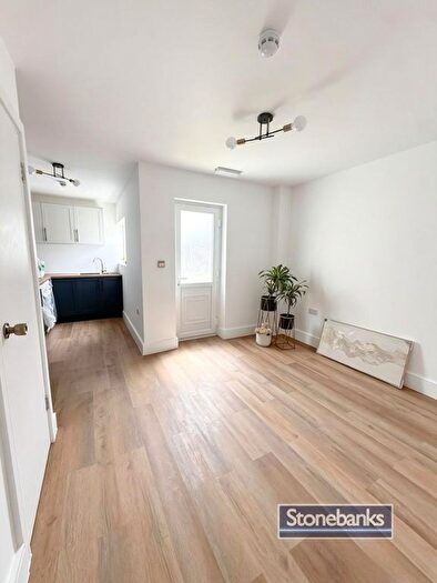6 Bedroom End Terrace House To Rent In Queens Road, Aldershot, GU11