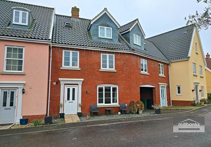 4 Bedroom Terraced House For Sale In Crown Meadow, Kenninghall, NR16