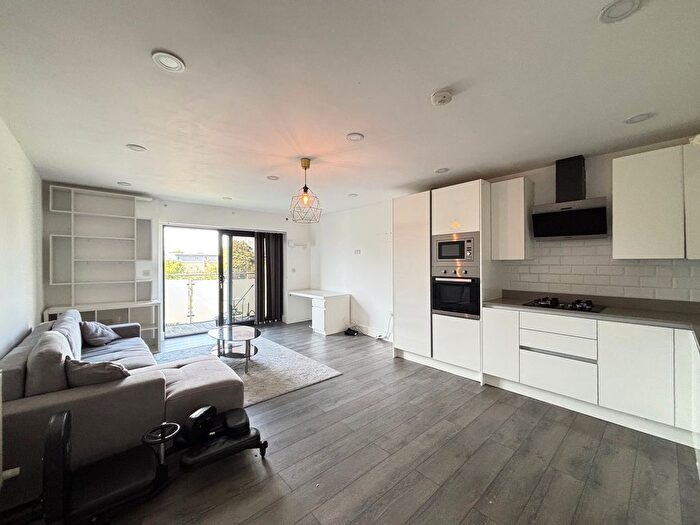 1 Bedroom Flat To Rent In Flat - Llanover Road, Wembley, HA9