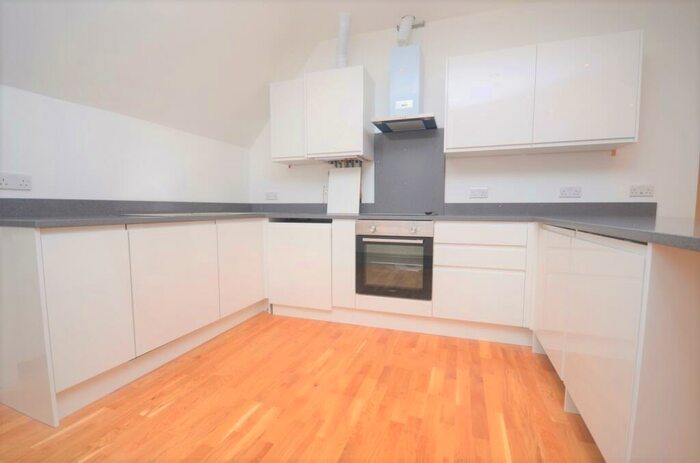 2 Bedroom Flat To Rent In Palace Grove Bromley, BR1