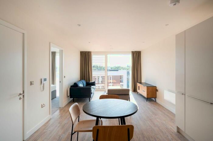 1 Bedroom Flat To Rent In Gillingham Gate Road, Chatham, ME4