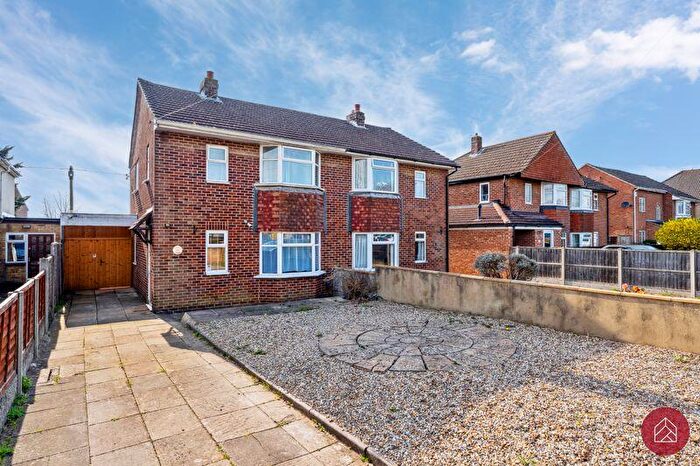 3 Bedroom Semi-Detached House For Sale In Banbury Road, Kidlington, OX5