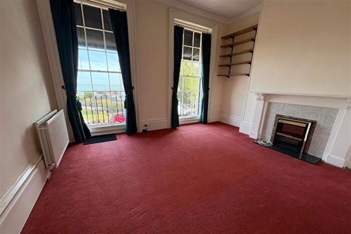 1 Bedroom Flat To Rent In Charter House, Camden Crescent, CT16