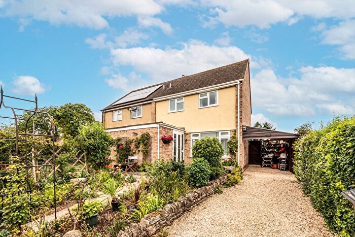 3 Bedroom Semi-detached House For Sale In Wysdom Way, Burford, Oxfordshire, OX18