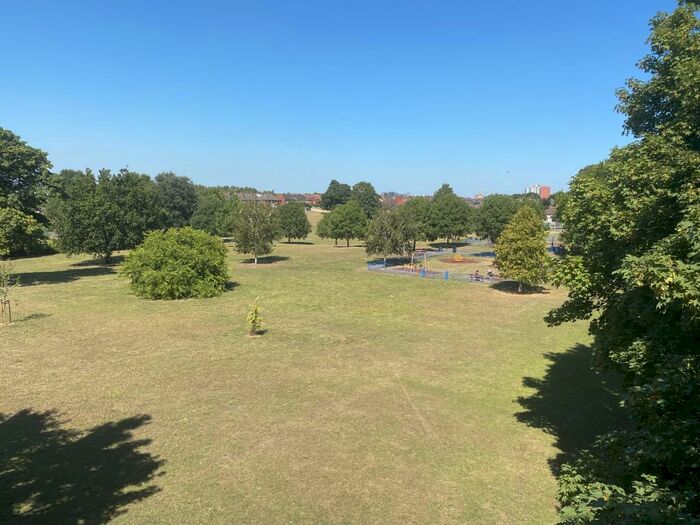 2 Bedroom Flat To Rent In Park View Lodge, Balby, DN4