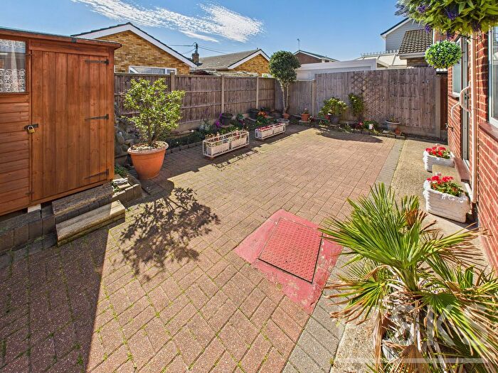 1 Bedroom Detached House For Sale In Waarem Avenue, Canvey Island, SS8