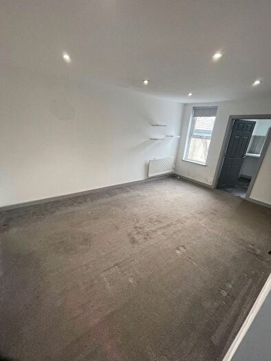 2 Bedroom Flat To Rent In High Street, Burnham, SL1