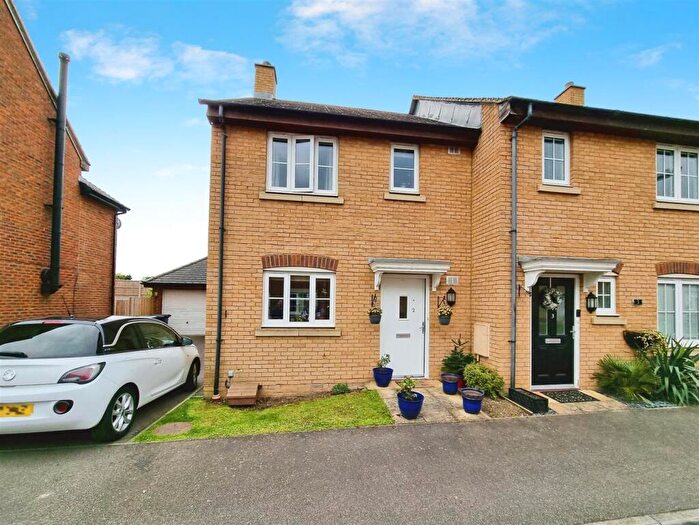 3 Bedroom Semi-Detached House To Rent In Stockbridge Road, Clifton, Shefford, SG17