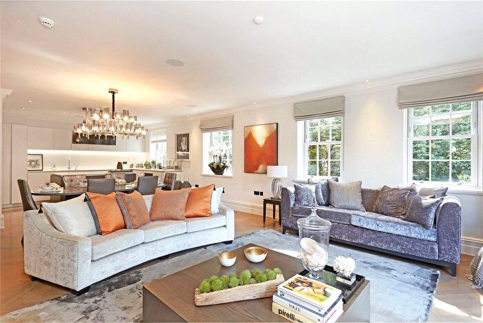 2 Bedroom Flat For Sale In Oxshott Lodge, Leatherhead Road, Leatherhead, Surrey, KT22