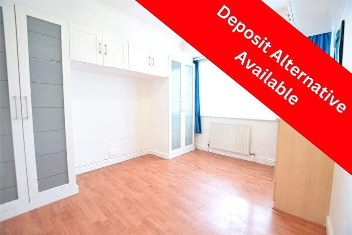 3 Bedroom Semi-Detached House To Rent In Rushden Gardens, Ilford, IG5