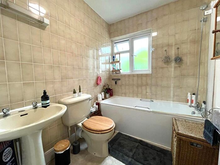 1 Bedroom Flat To Rent In Croft Court, Brickwall Lane, Ruislip, HA4