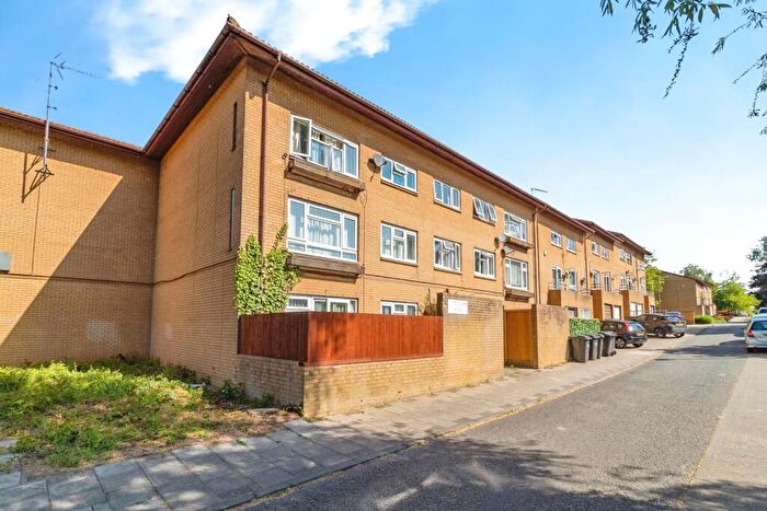 3 Bedroom Flat For Sale In Talland Avenue, Fishermead, Milton Keynes, Buckinghamshire, MK6