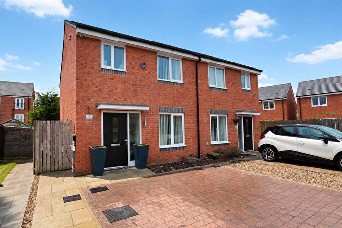 3 Bedroom Semi-Detached House For Sale In Spinning Close, Darlington, DL1
