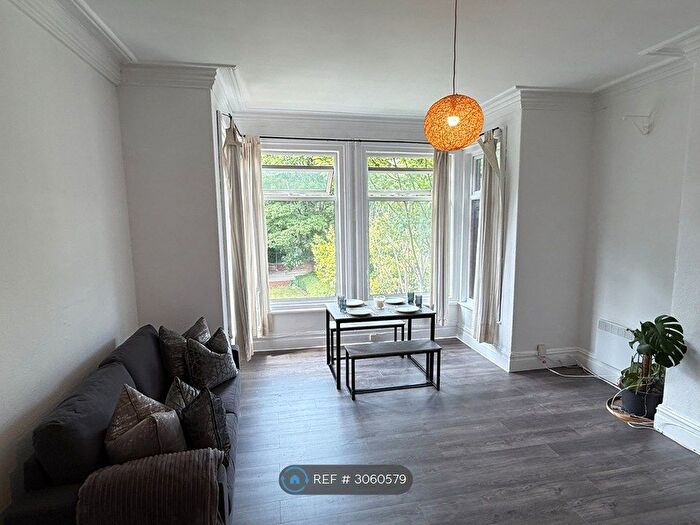 2 Bedroom Flat To Rent In Cardigan Road, Leeds, LS6