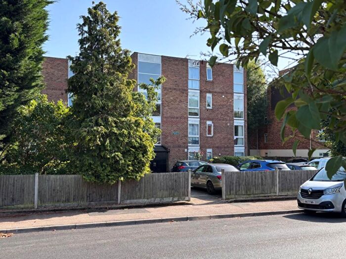 2 Bedroom Flat For Sale In Albemarle Road, Beckenham, BR3