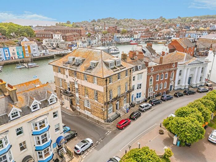 2 Bedroom Flat For Sale In The Esplanade, Weymouth, DT4