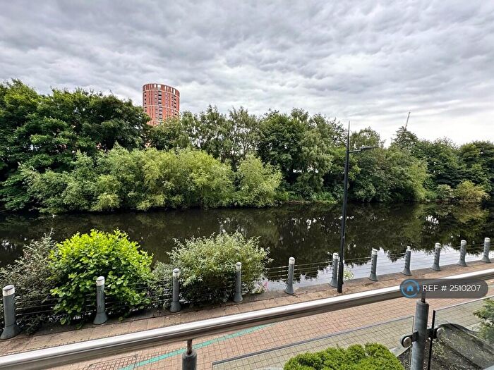 2 Bedroom Flat To Rent In Whitehall Quay, Leeds, LS1