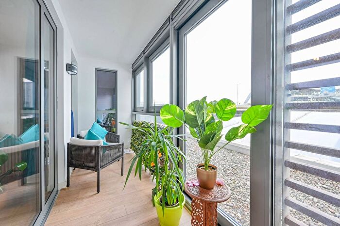 1 Bedroom Flat For Sale In Ealing Road, Brentford, TW8