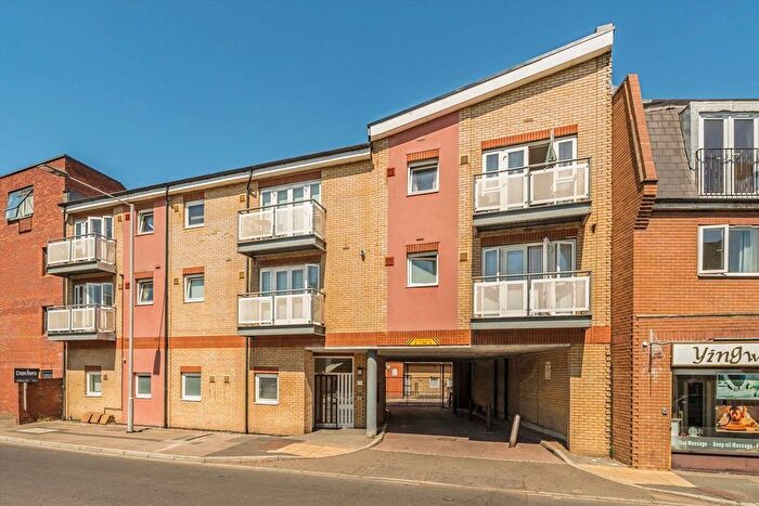 1 Bedroom Flat For Sale In Coombe Road, Kingston Upon Thames, KT2