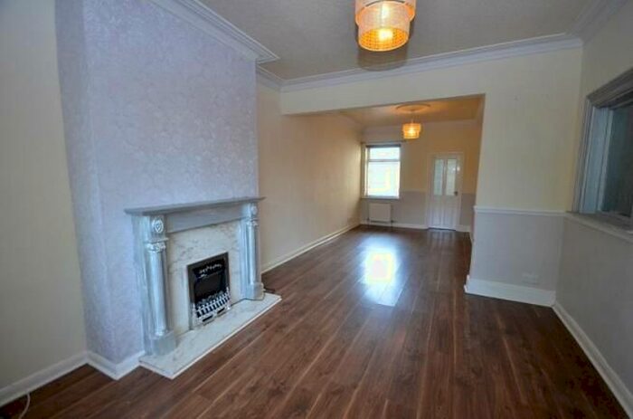 3 Bedroom Terraced House To Rent In Humberstone Road, Grimsby, DN32