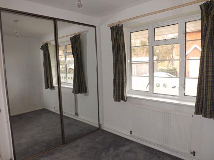 2 Bedroom Flat To Rent In Barfields, Bletchingley, RH1
