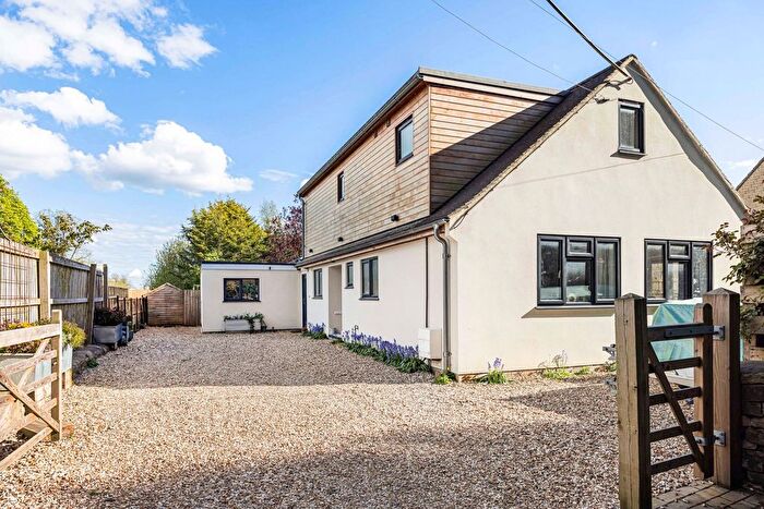 4 Bedroom Bungalow For Sale In Barn Way, Cirencester, Gloucestershire, GL7
