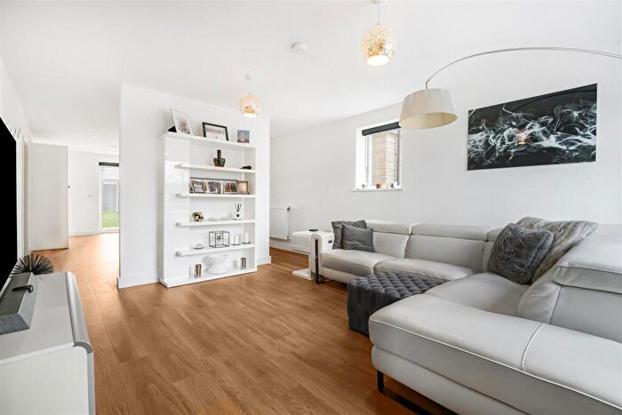 5 Bedroom Detached House For Sale In Haricot Vale Road, Bicester, OX27